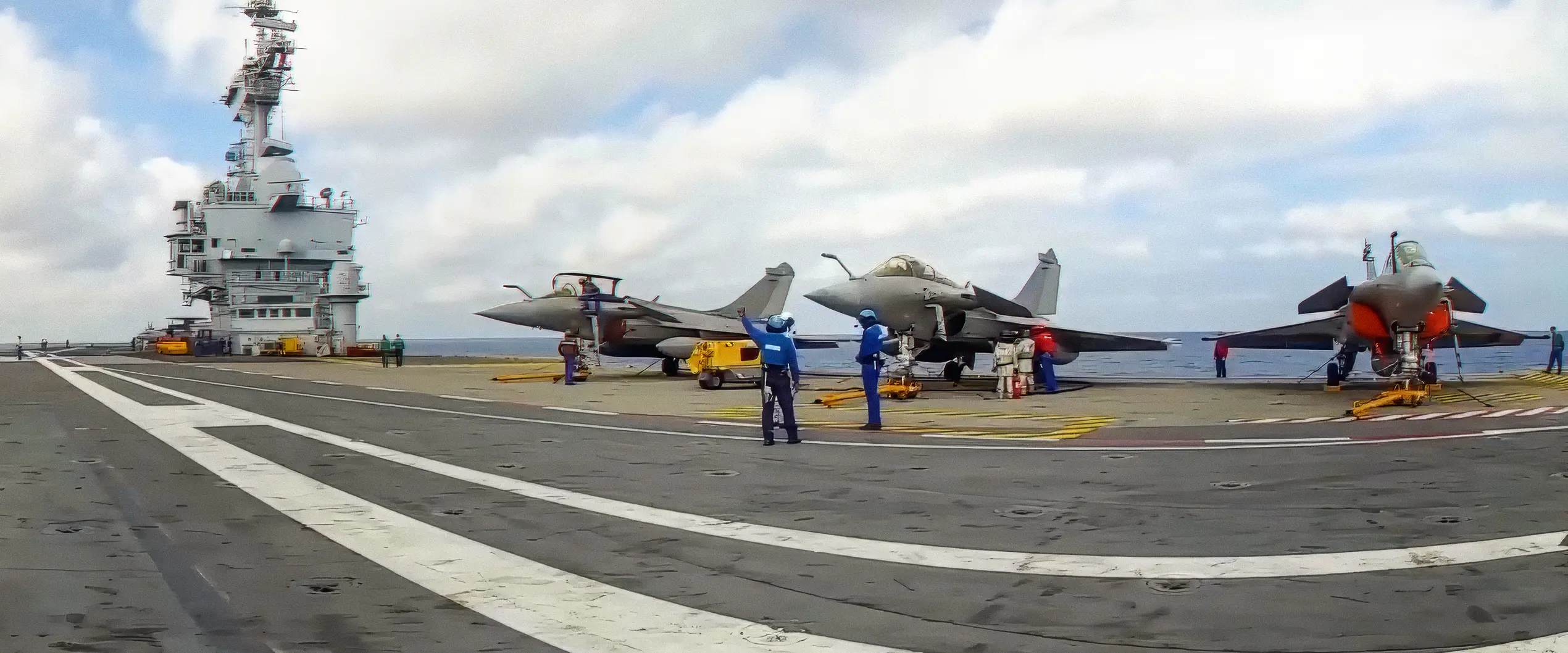 DGA Sur le pont du porte-avions