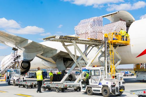image of staff consulting a customer in an automotive service