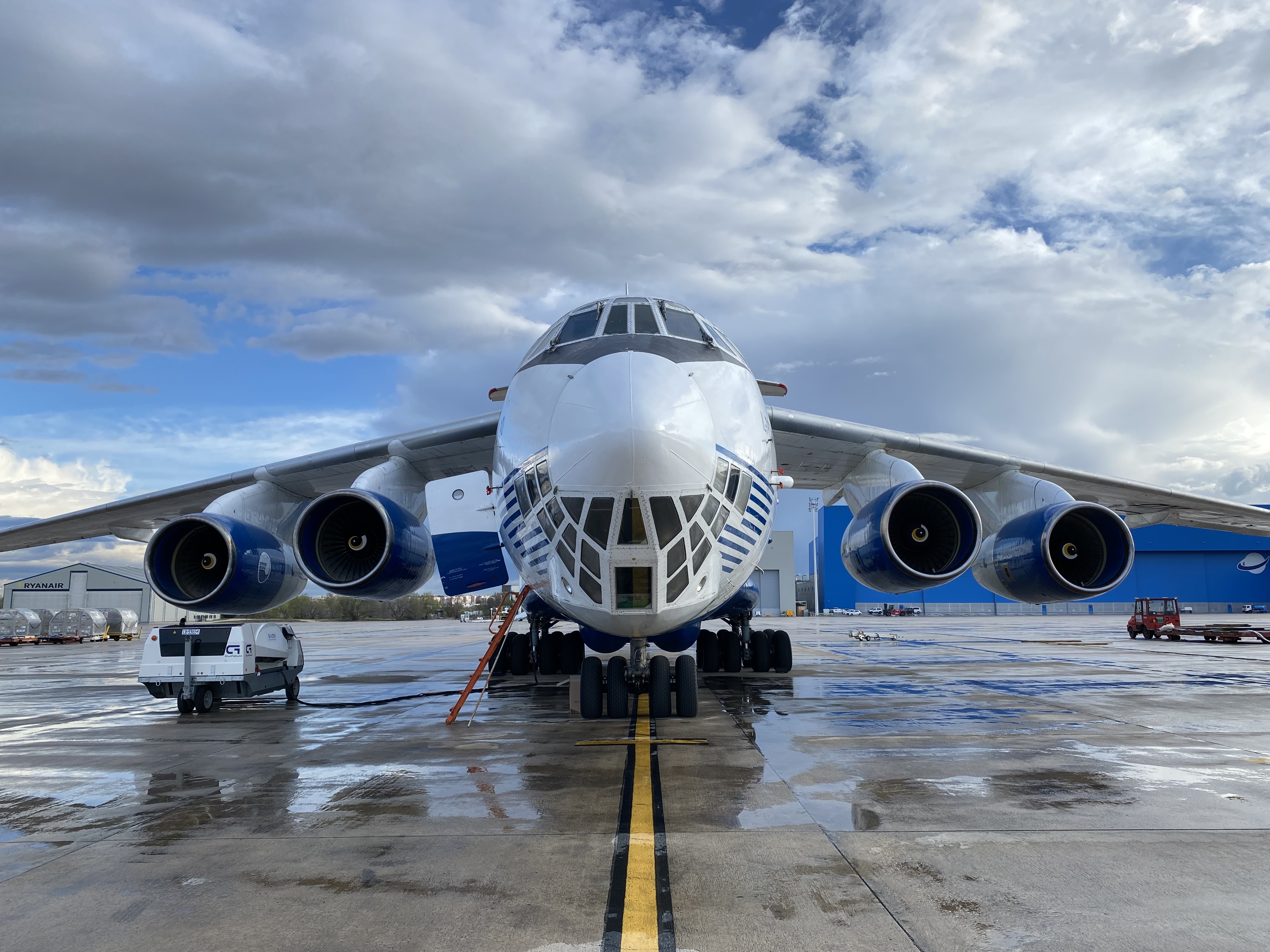 Heavy-lift freighter for outsize and project cargo charter