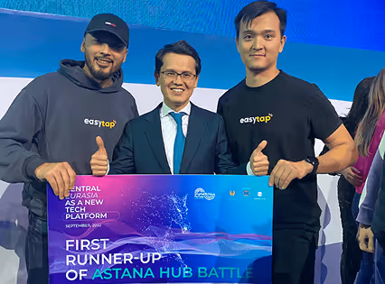 Фотография команды EasyTap на победе Centraul Eurasia As a new Tech Platform от Astana Hub
