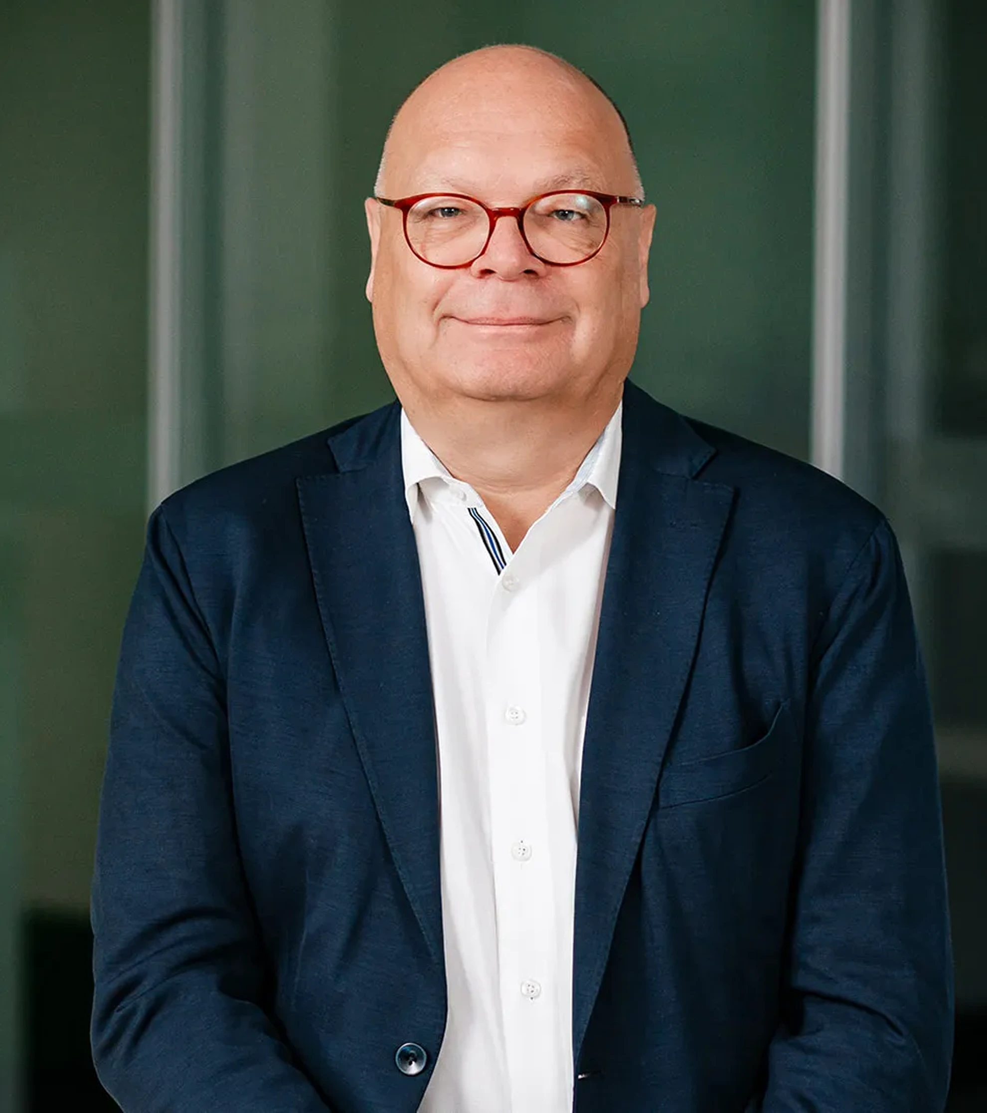 Headshot Image of Uwe Hüsch