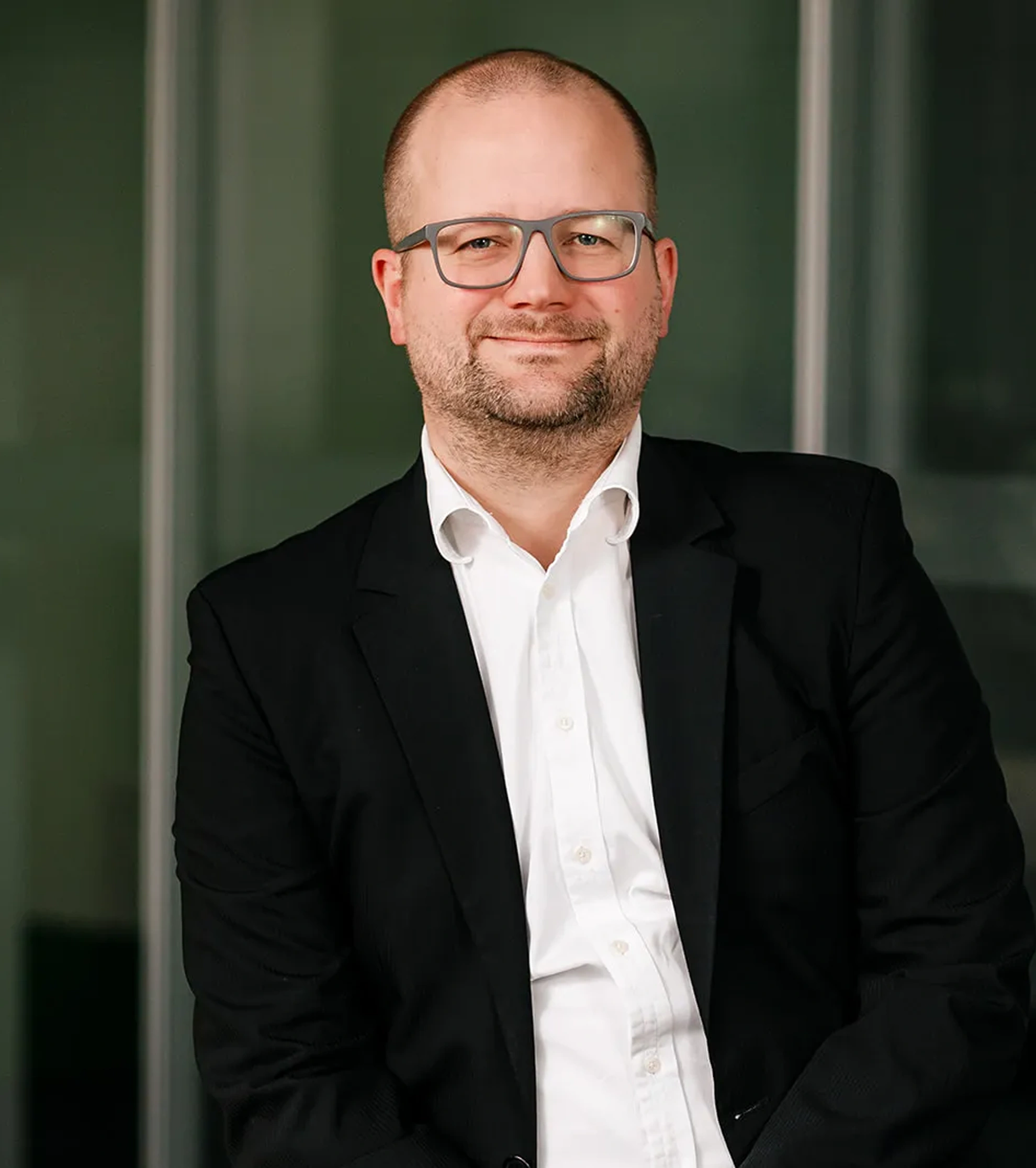 Headshot Image of Christopher Kampshoff