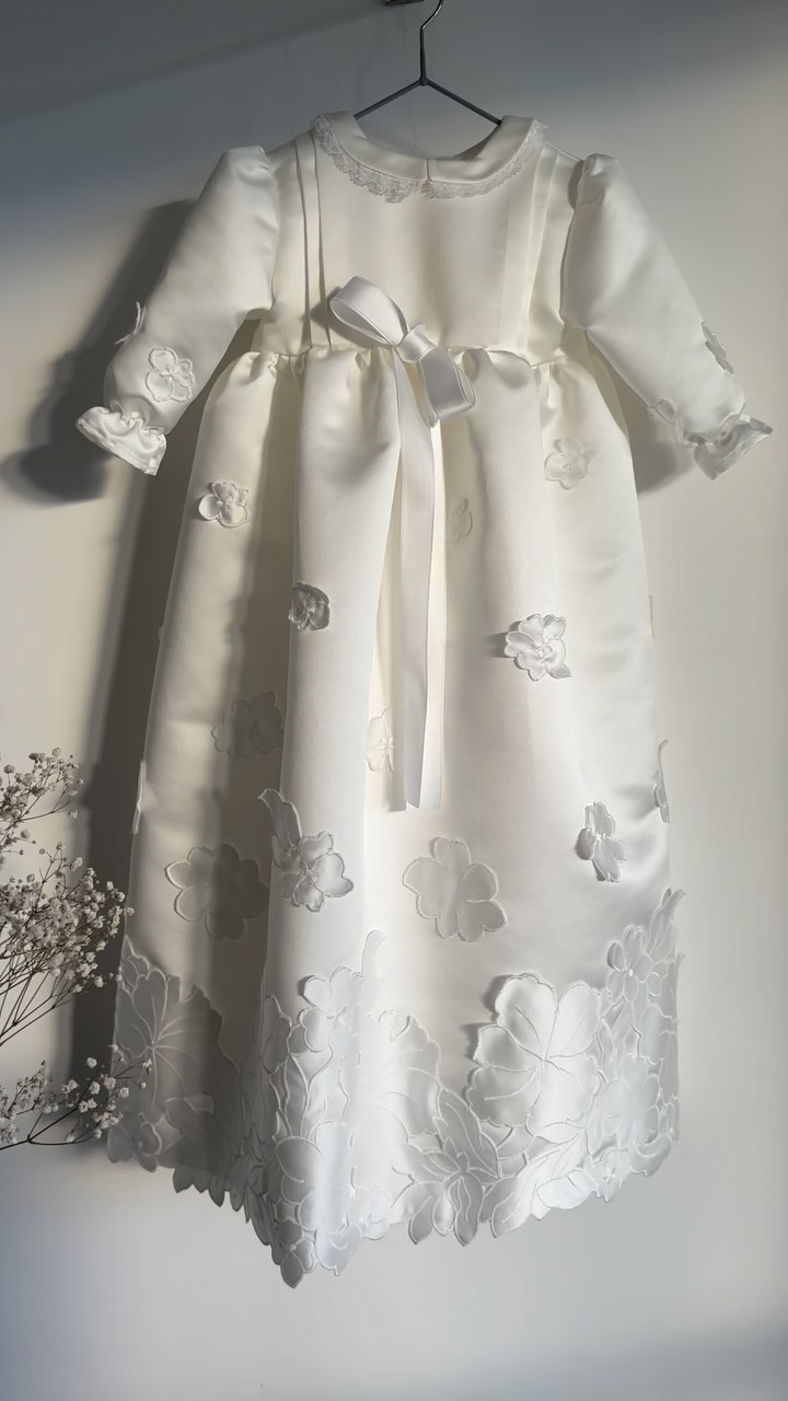 Un symbole de douceur, de tradition et d’amour, cousu à la main.