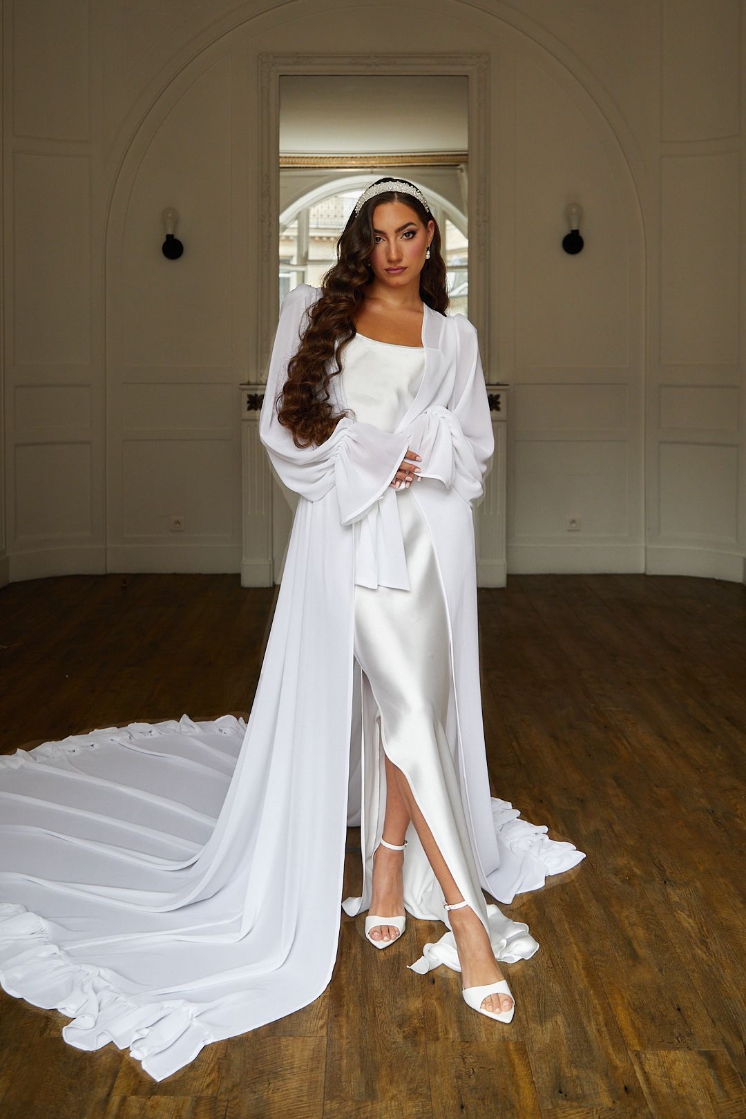 Un peignoir romantique, pensé pour illuminer le matin du mariage.