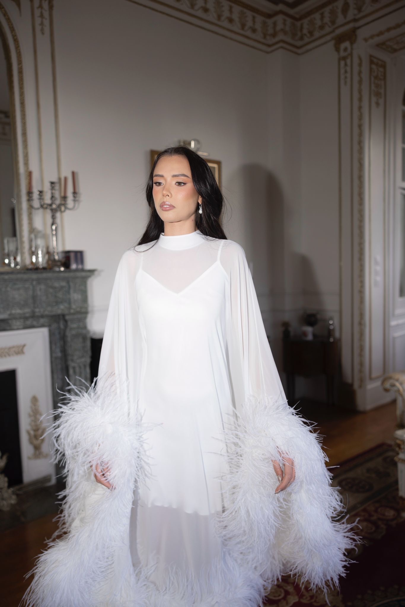 Une silhouette lumineuse, pensée pour captiver sans jamais en faire trop.