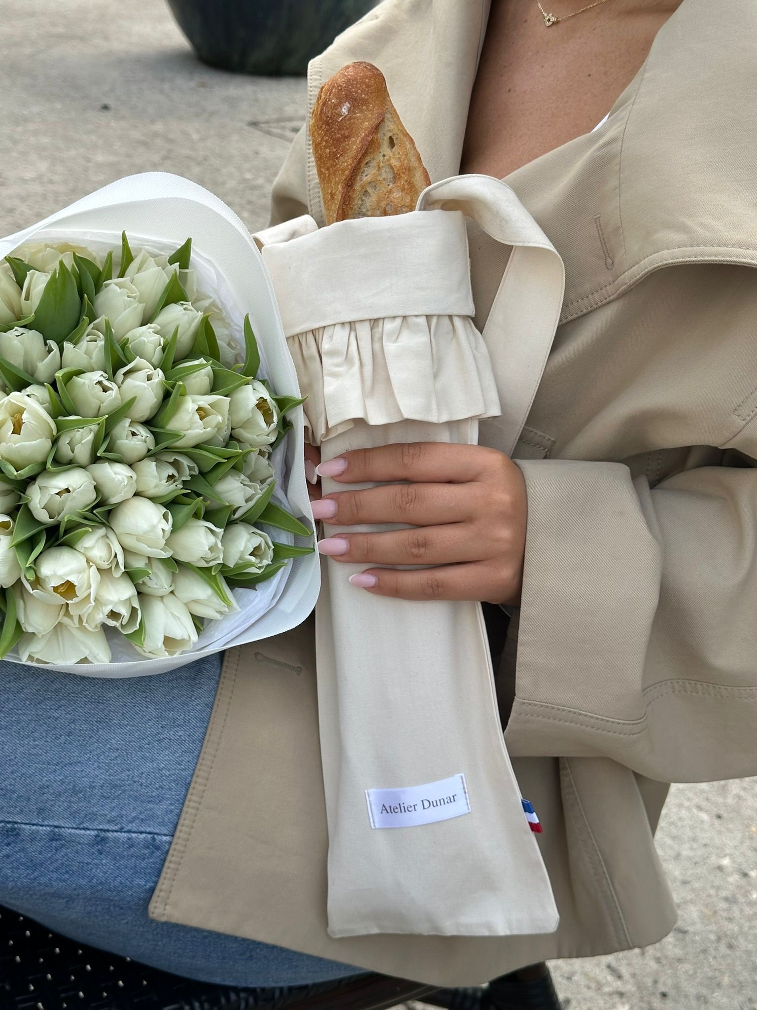 Petit sac à baguettes avec détail volant sur le haut.