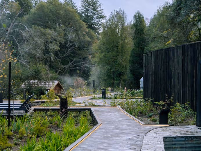 Panoramica de las piscinas de aguas curativas y certificadas por el MINSAL