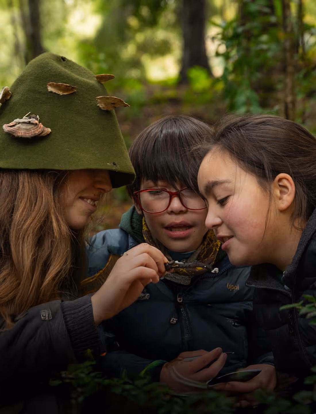 Estudiantes aprendiendo sobre el cuidado del parque y el territorio