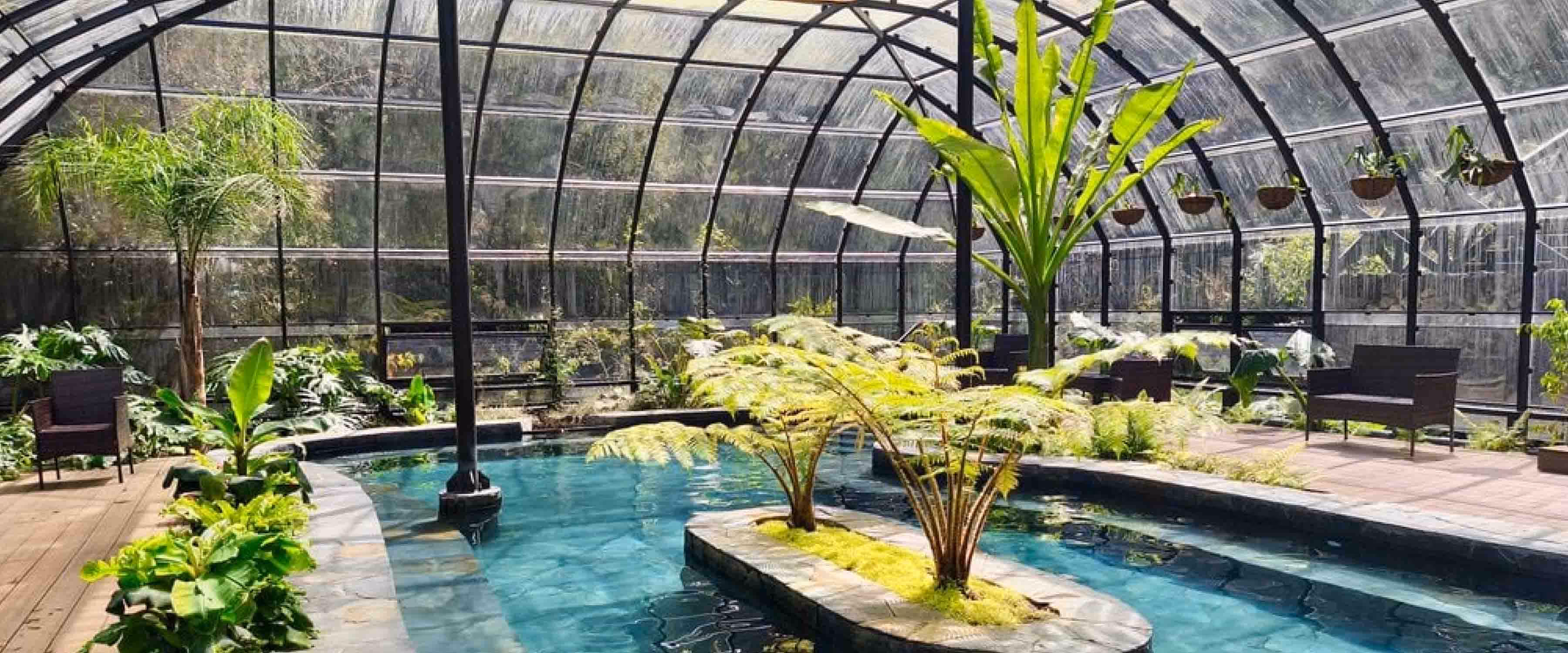 El sorprendente jardín botánico con piscinas termales a sólo 25 minutos de Pucón