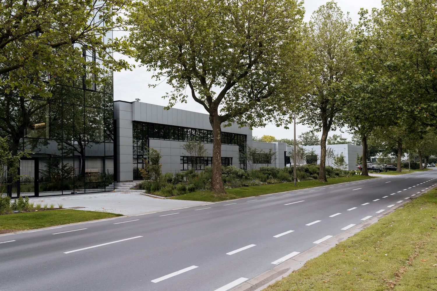 Nieuwe kantoren, industriële werkplaats en opslagruimte