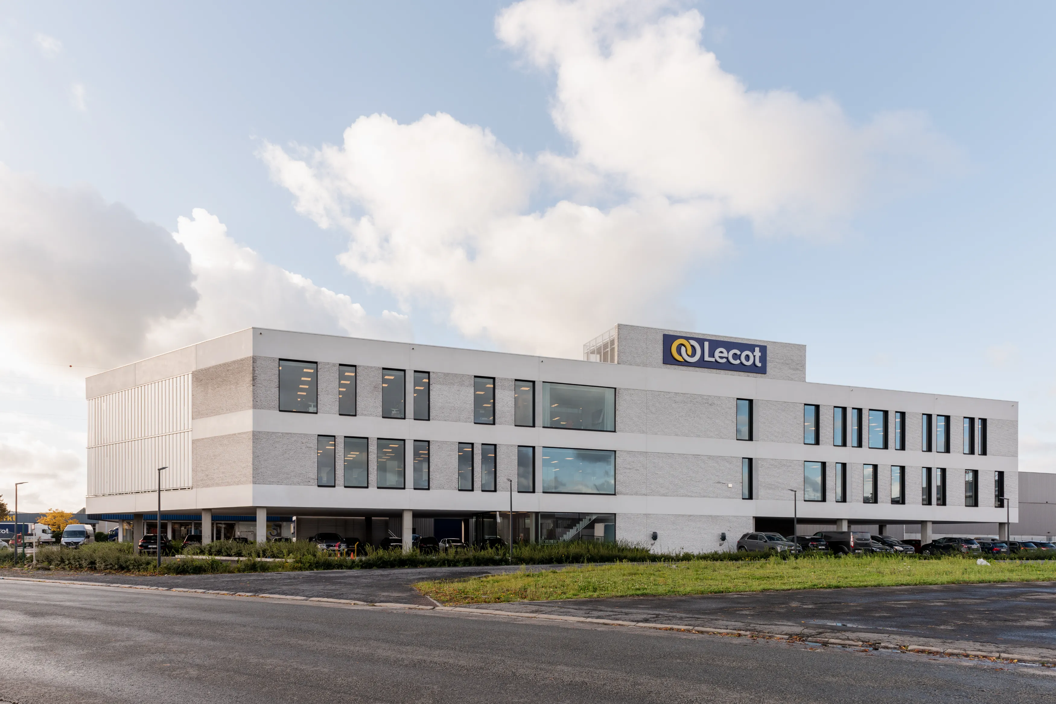 Service Center & Kantoorgebouw