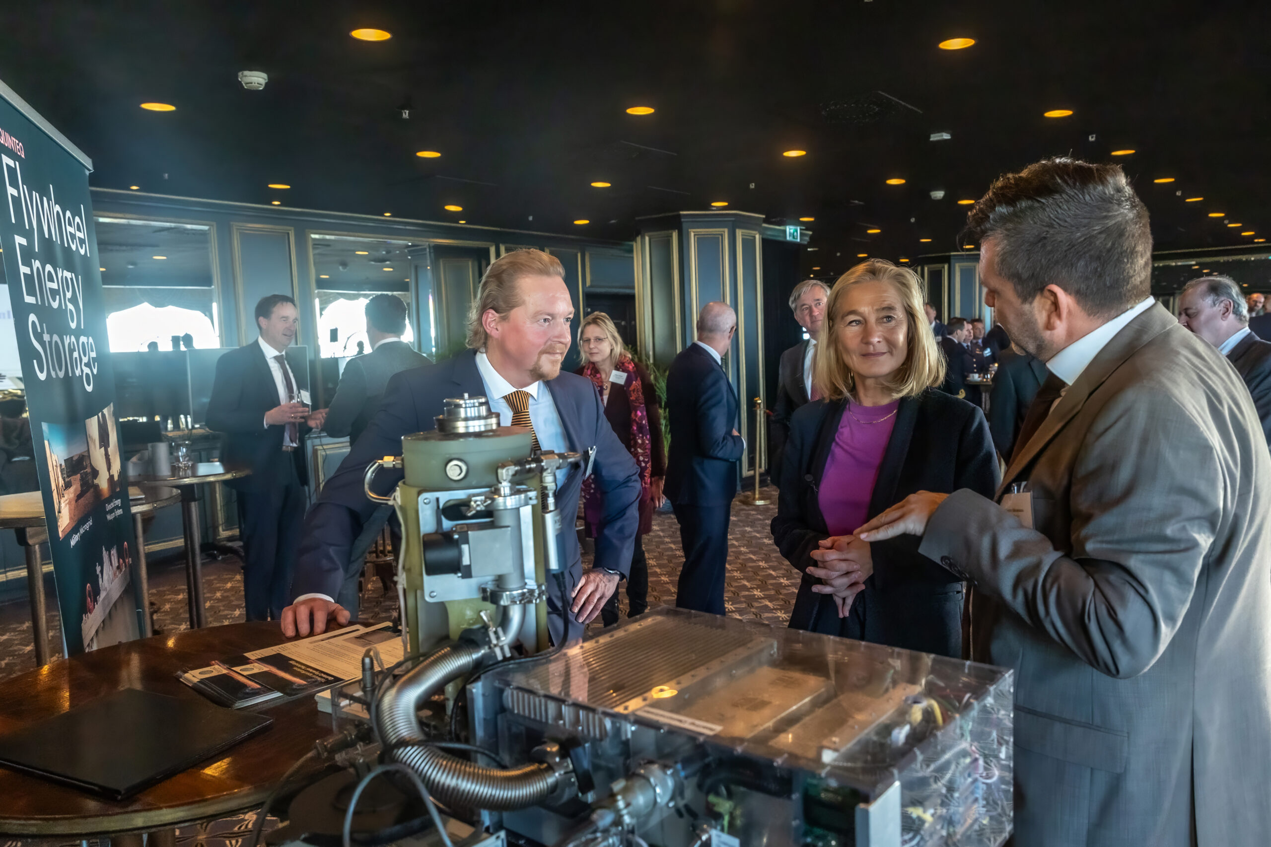 QuinteQ CEO Paul Vosbeek presented our success story of our 5-year long collaboration with Boeing to the Minister of Economic Affairs and Climate