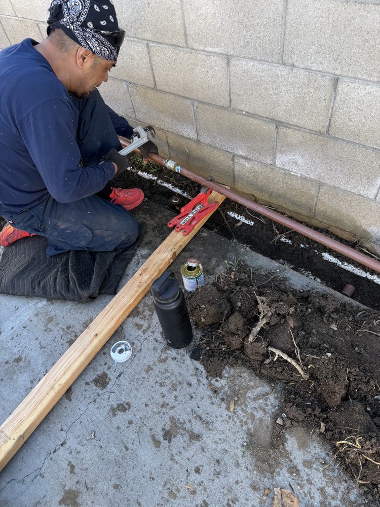 Plumber performing plumbing maintenance and repair in Los Angeles CA
