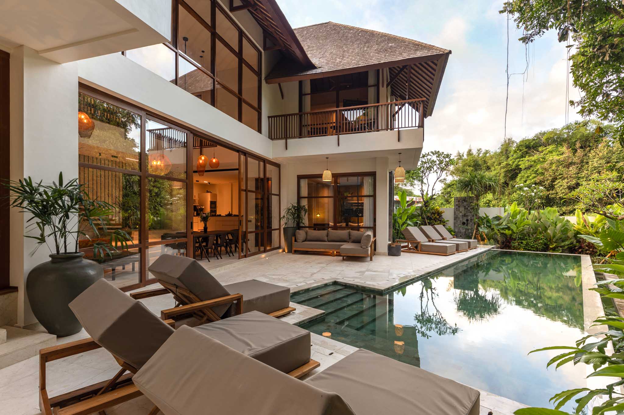 Tropical Modern Nyanyi 5 Bedroom Villa