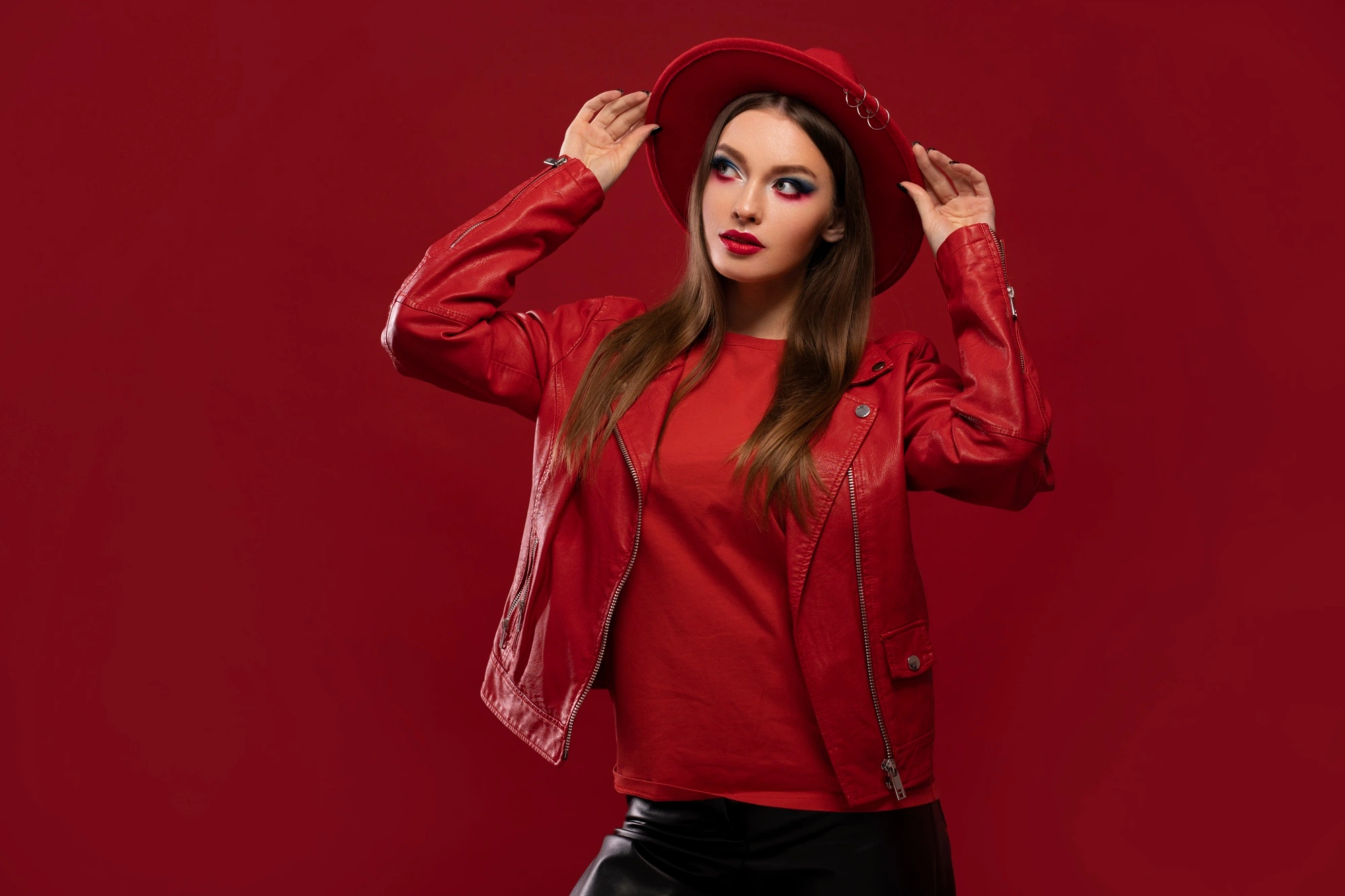 A girl before a red background