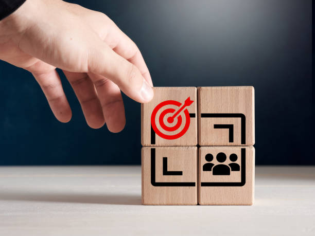 wooden cubes with target and customer icons 