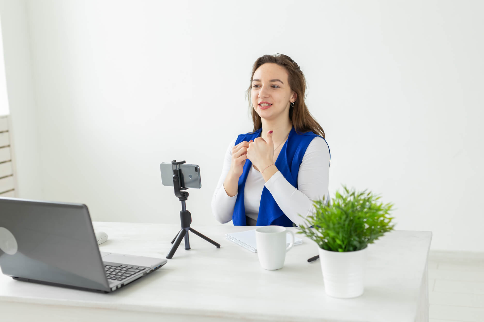 microinfluencer shooting a video