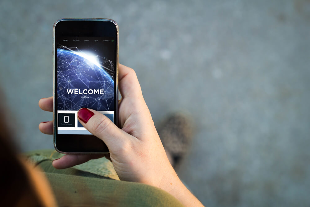 Marketer creates a dedicated landing page for digital marketing mobile campaign in Miami