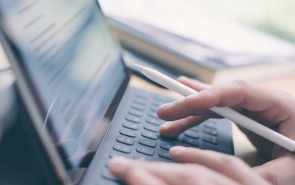 Entrepreneur blogging about his products and services. 