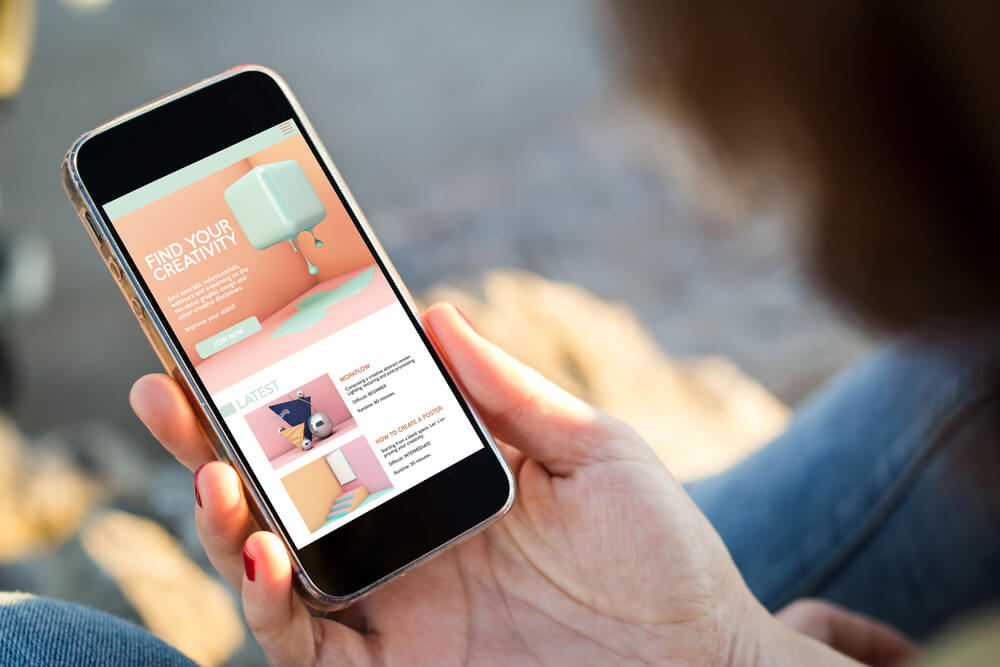 user shopping through a mobile website that's optimized for SEO in Florida