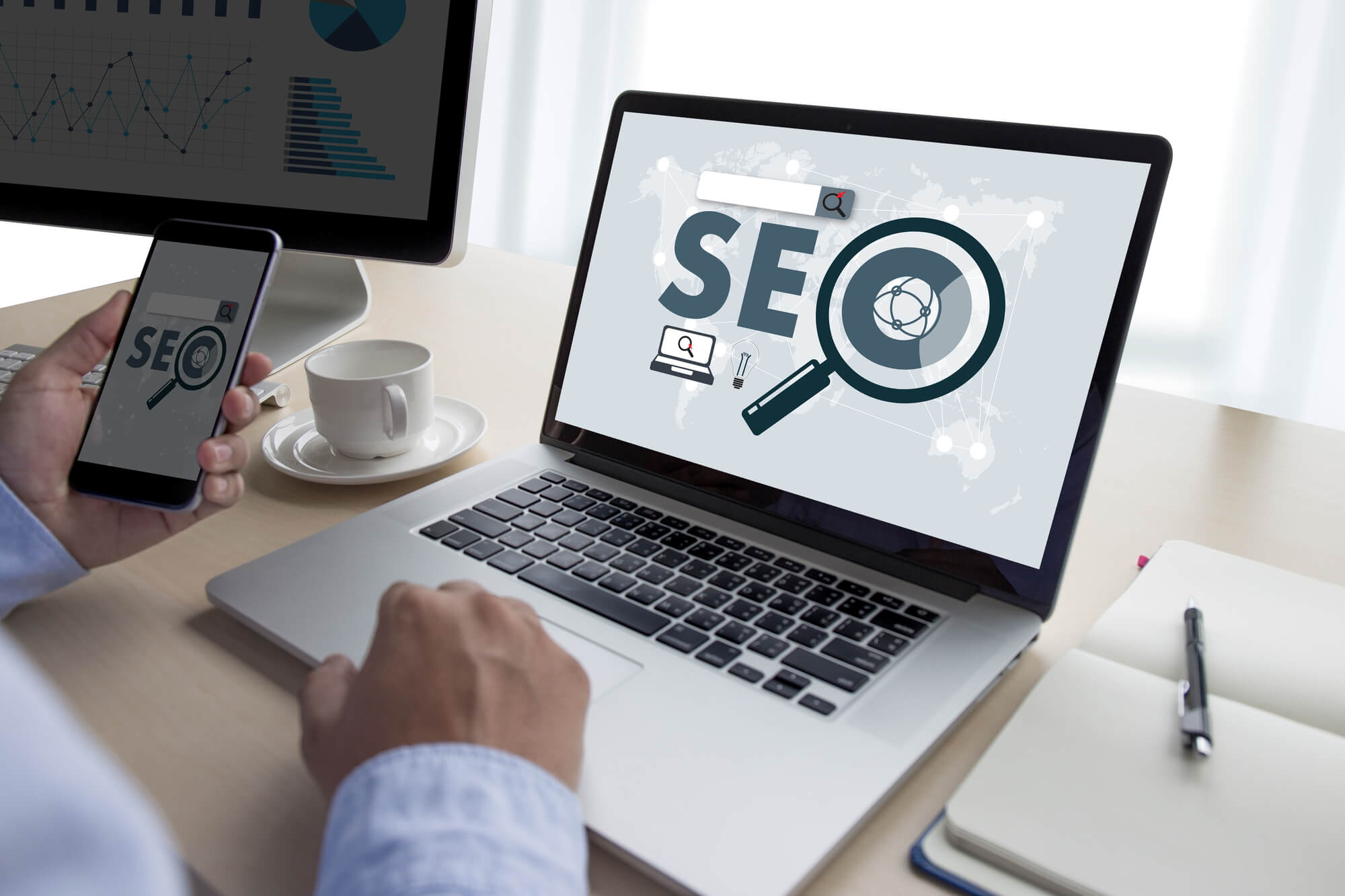 man-finding-seo-on-laptop