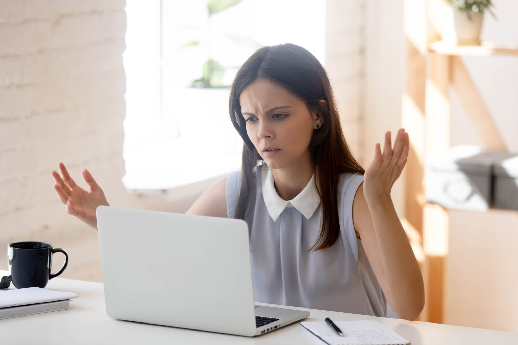 confused woman looking at her laptop