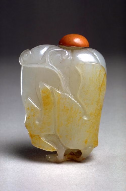 Nephrite in the shape of a melon with a butterfly