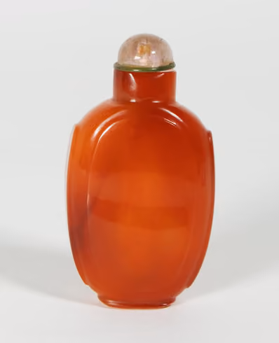 Red carnelian snuff bottle
