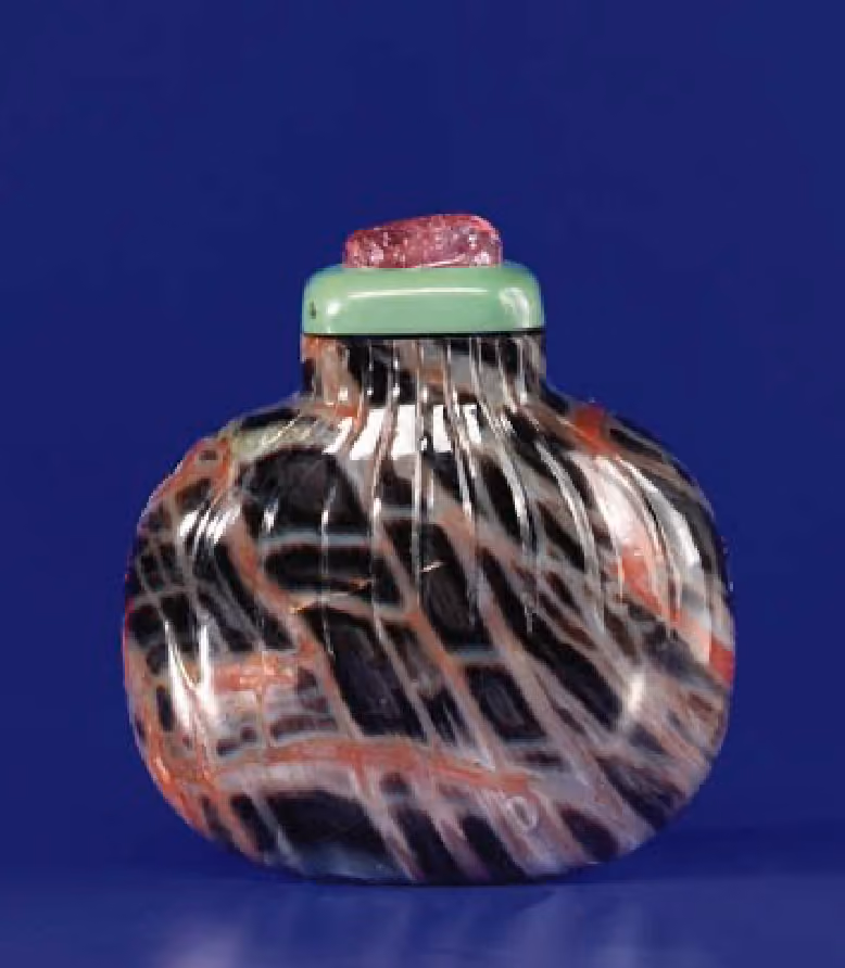 Agate in the form of a purse with inscriptions