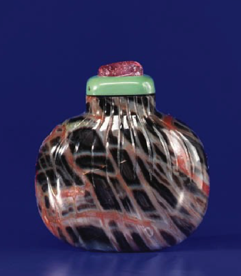 Agate in the form of a purse with inscriptions