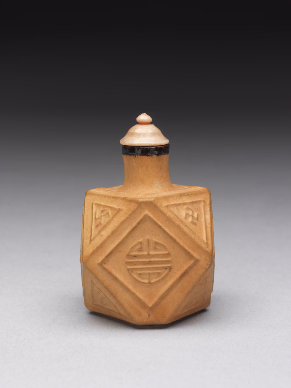 Moulded gourd polyhedron with shou and wan characters