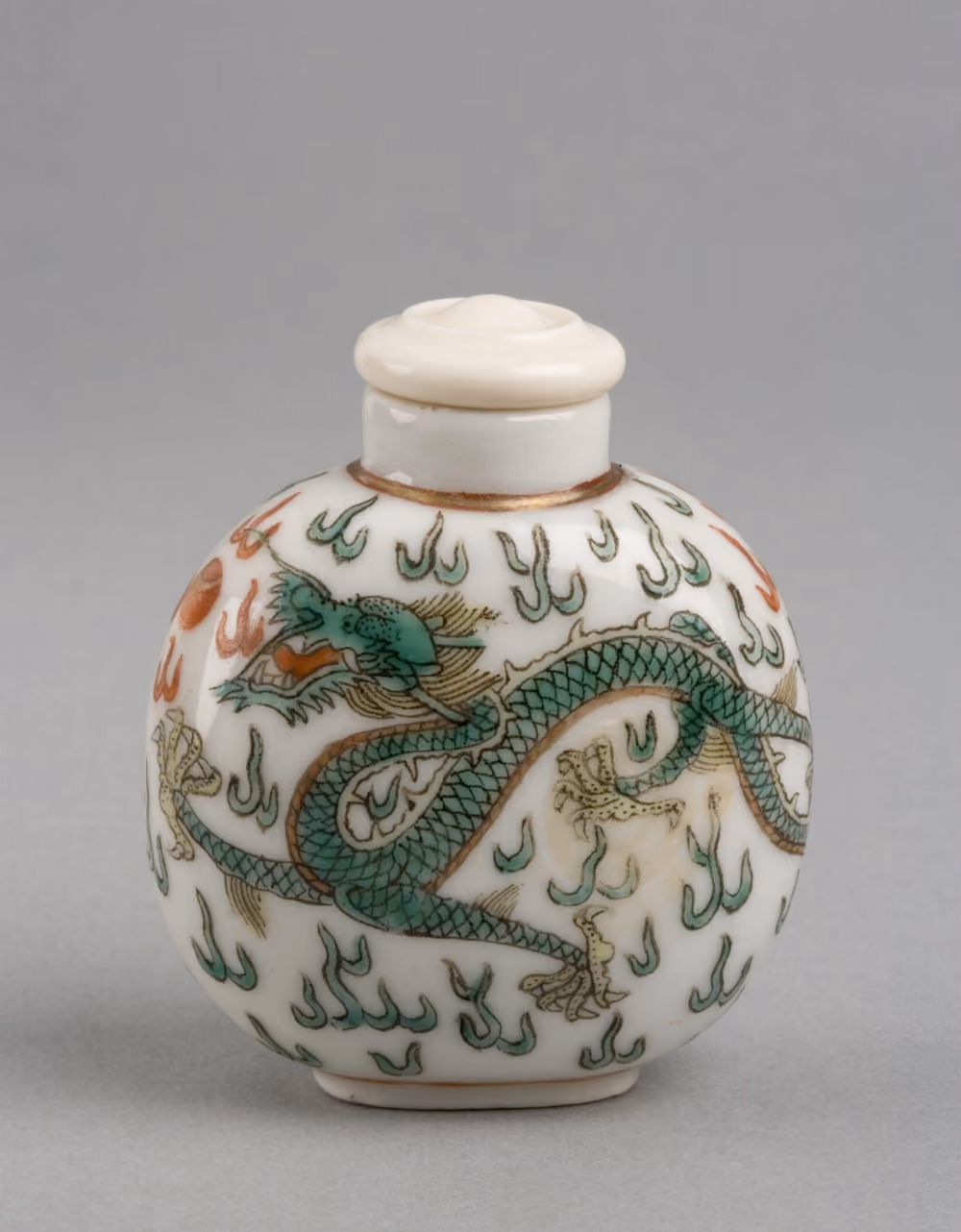 Porcelain with five-clawed dragon chasing a pearl