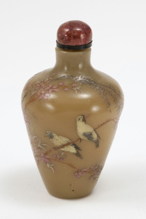 Enamelled glass with two birds in a tree