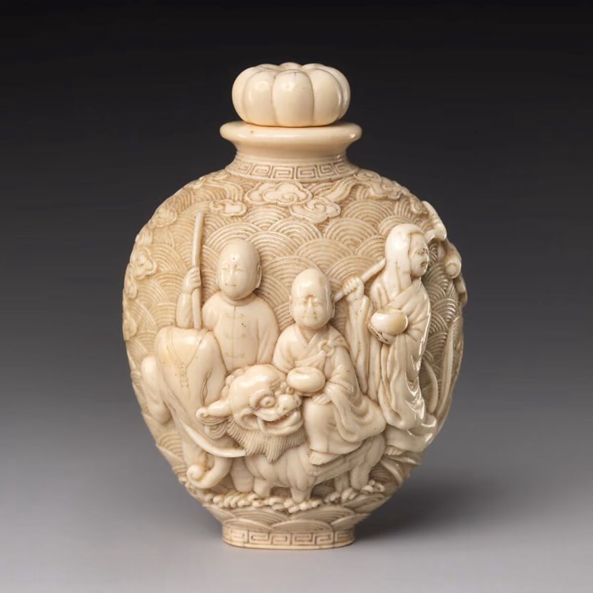 Ivory snuff bottle