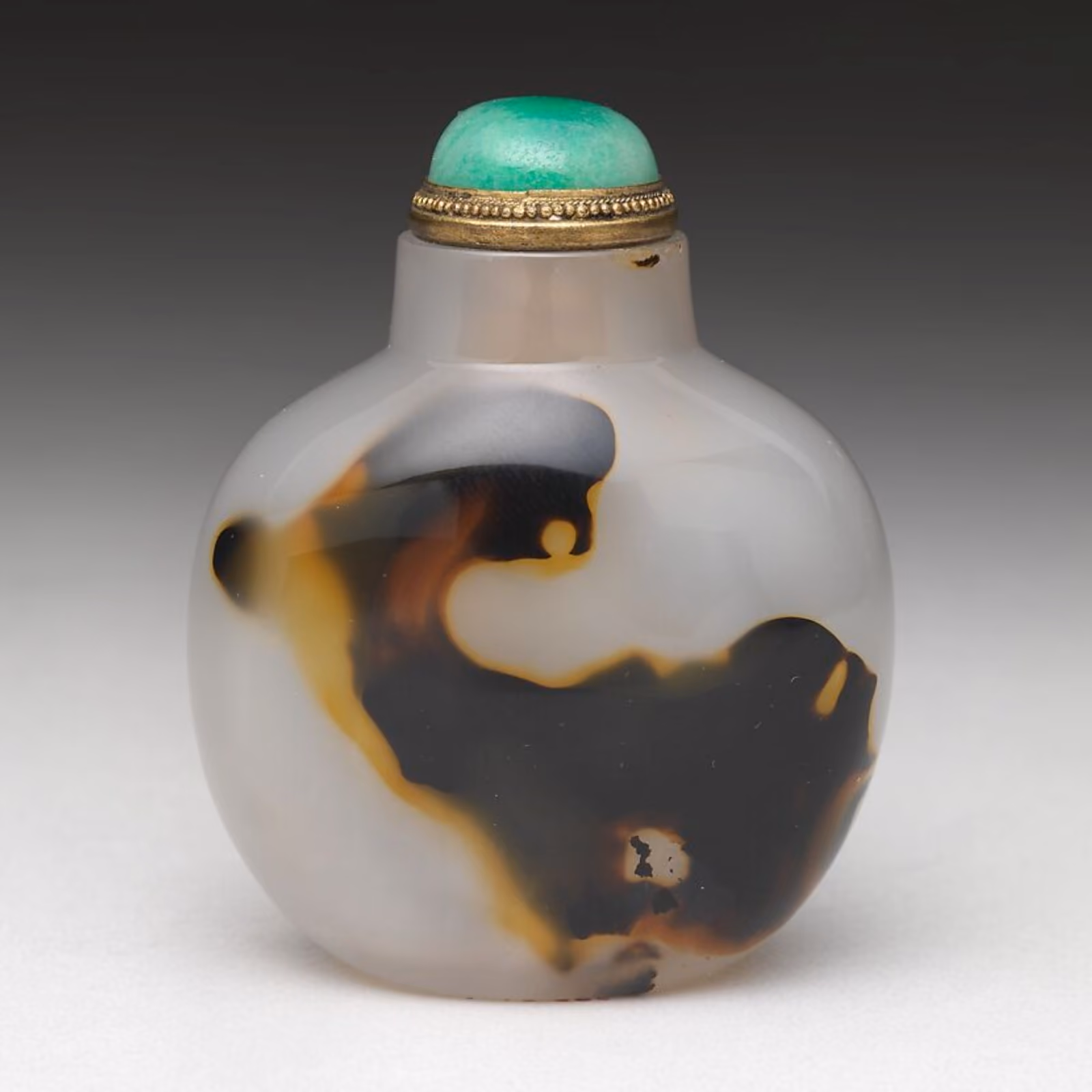 Agate snuff bottle