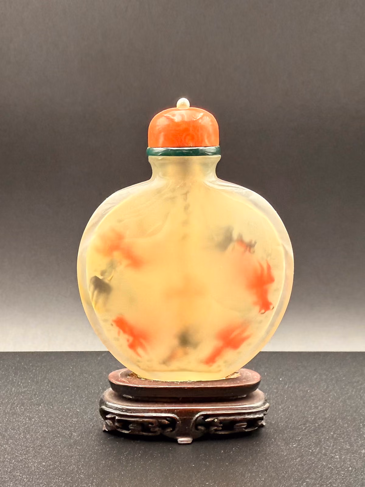 Inside-painted chalcedony with goldfish, signed Ye Zhongsan the Younger