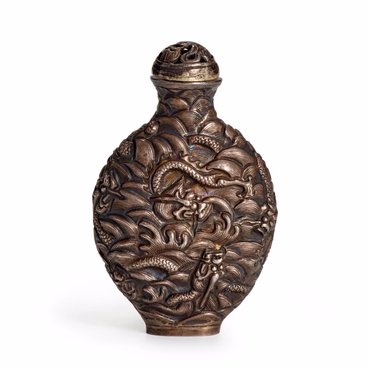 Repoussé snuff bottle