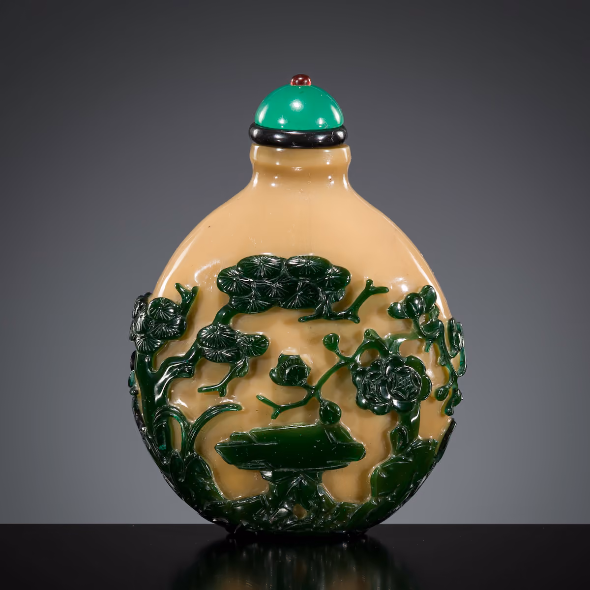 Overlay on glass snuff bottle depicting three friends of winter