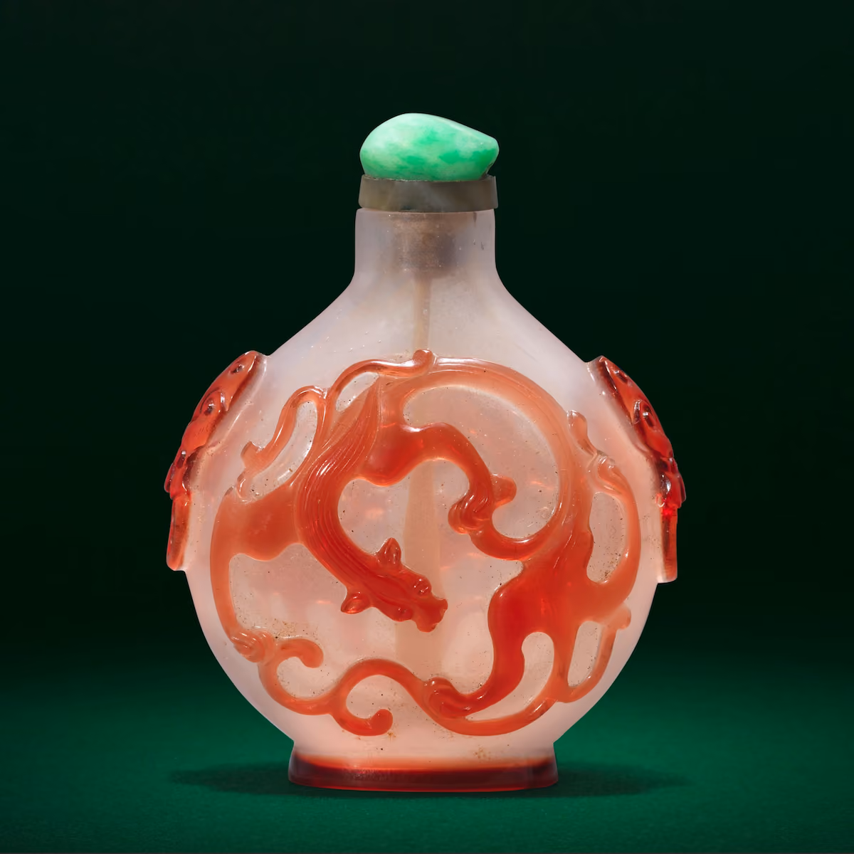 Overlay glass snuff bottle depicting chilong