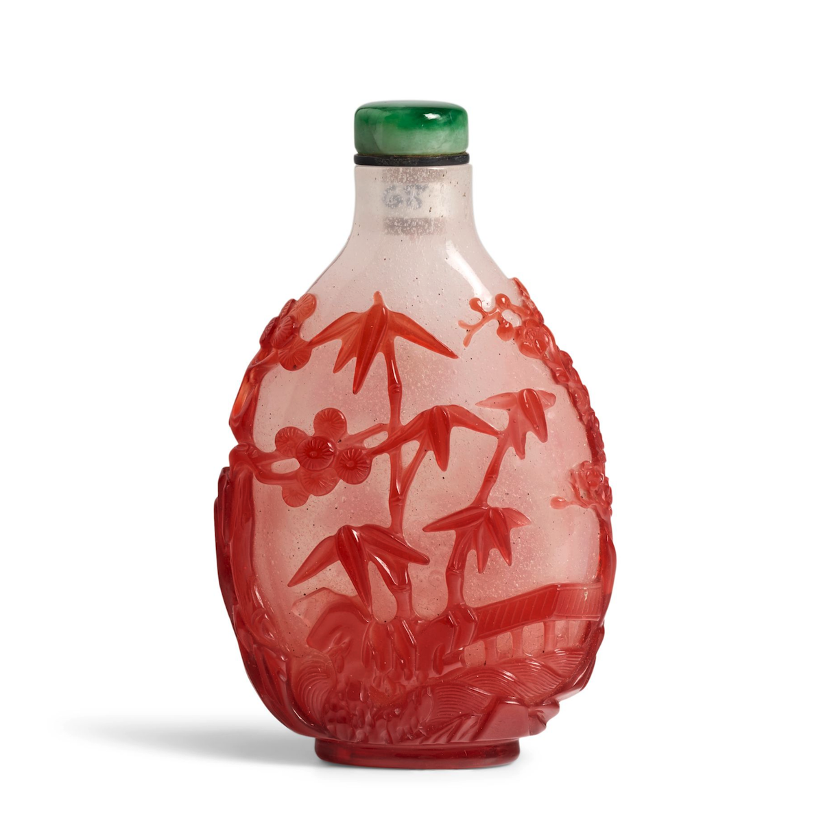 Overlay glass snuff bottle