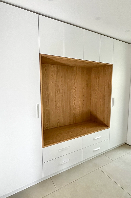Wohnzimmerschrank