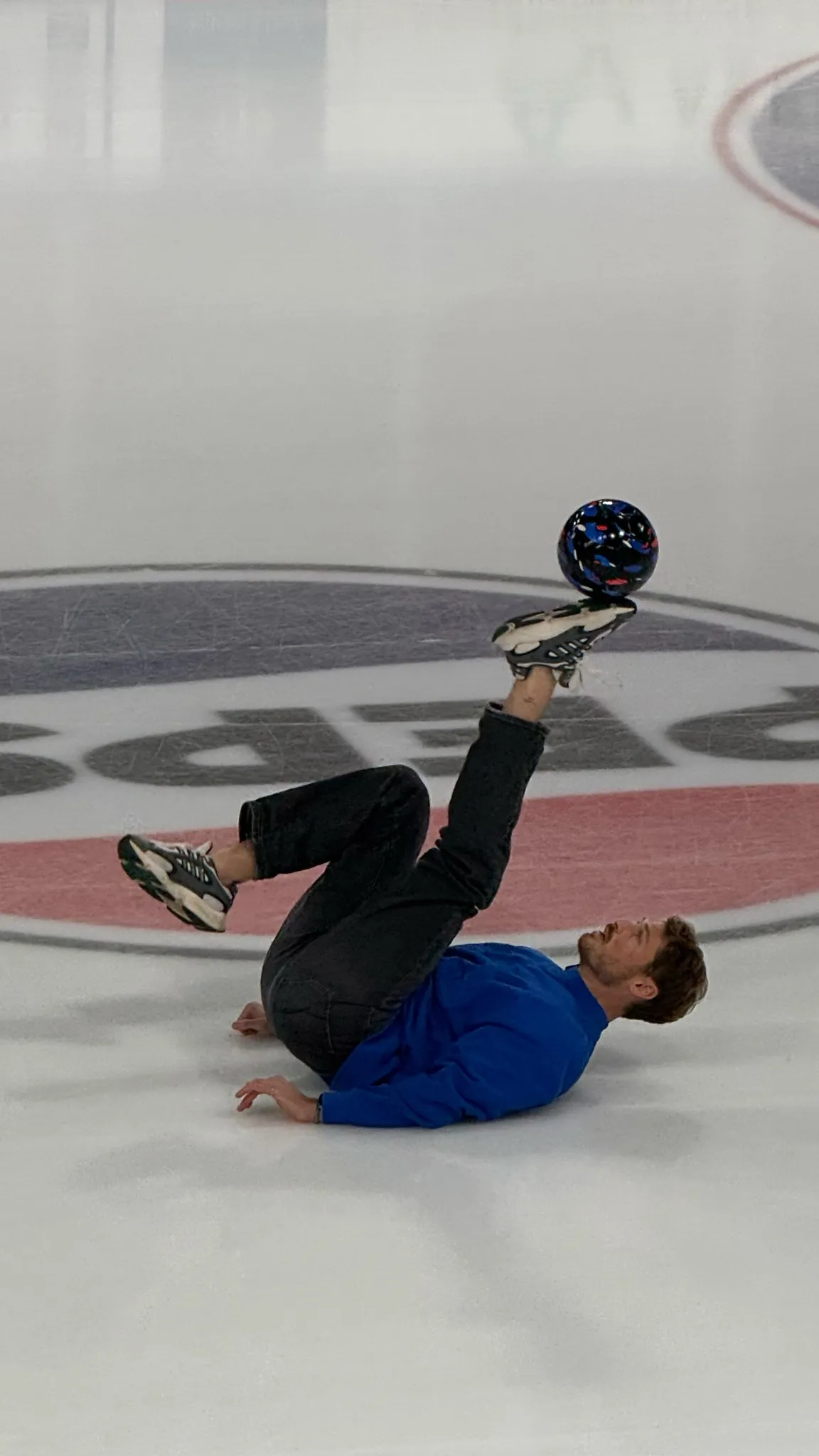 Julens jubel – Ishockey på Jordal Amfi