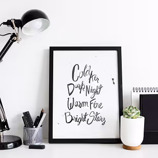 Illustration associée à la gestion des réseaux sociaux, à la création de contenu et au développement de la visibilité en ligne.
