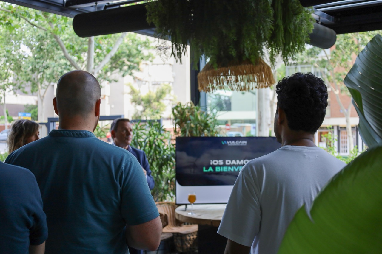 Personas asistiendo a una presentación