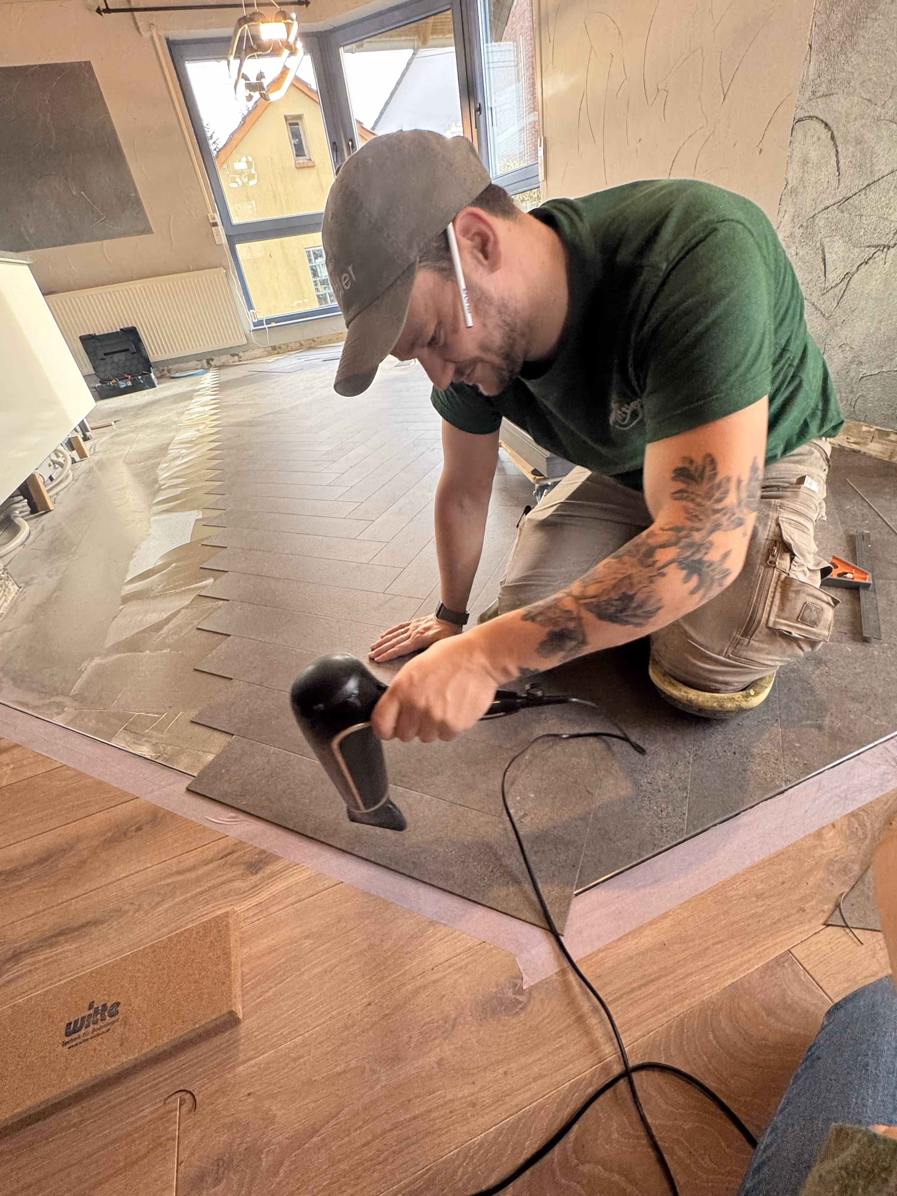 Fachgerechte Verlegung von Designbelag und Vinylboden in Hennef durch Parkettleger Steffen Mittler.