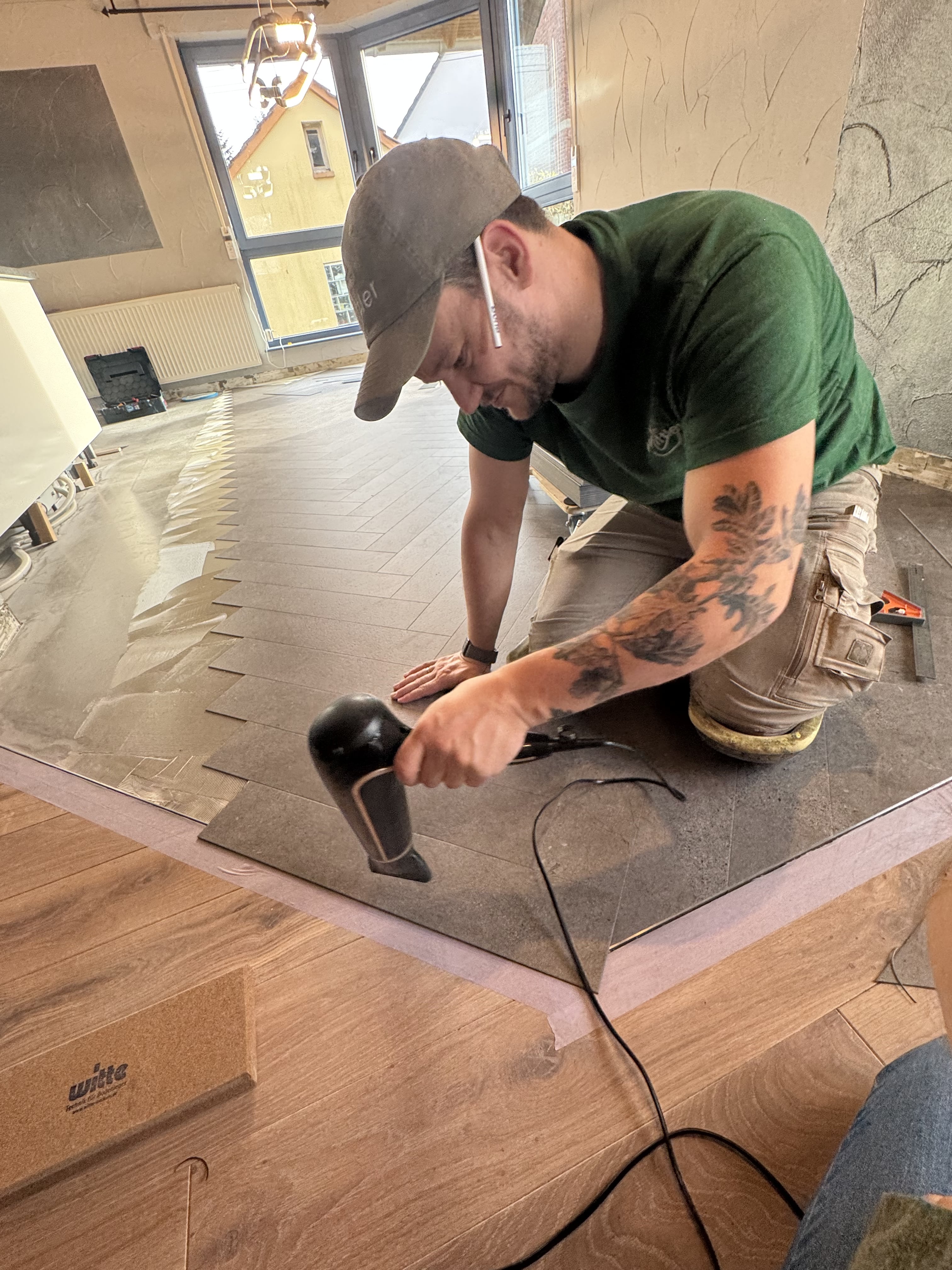 Fachgerechte Verlegung von Designbelag und Vinylboden in Hennef durch Parkettleger Steffen Mittler.