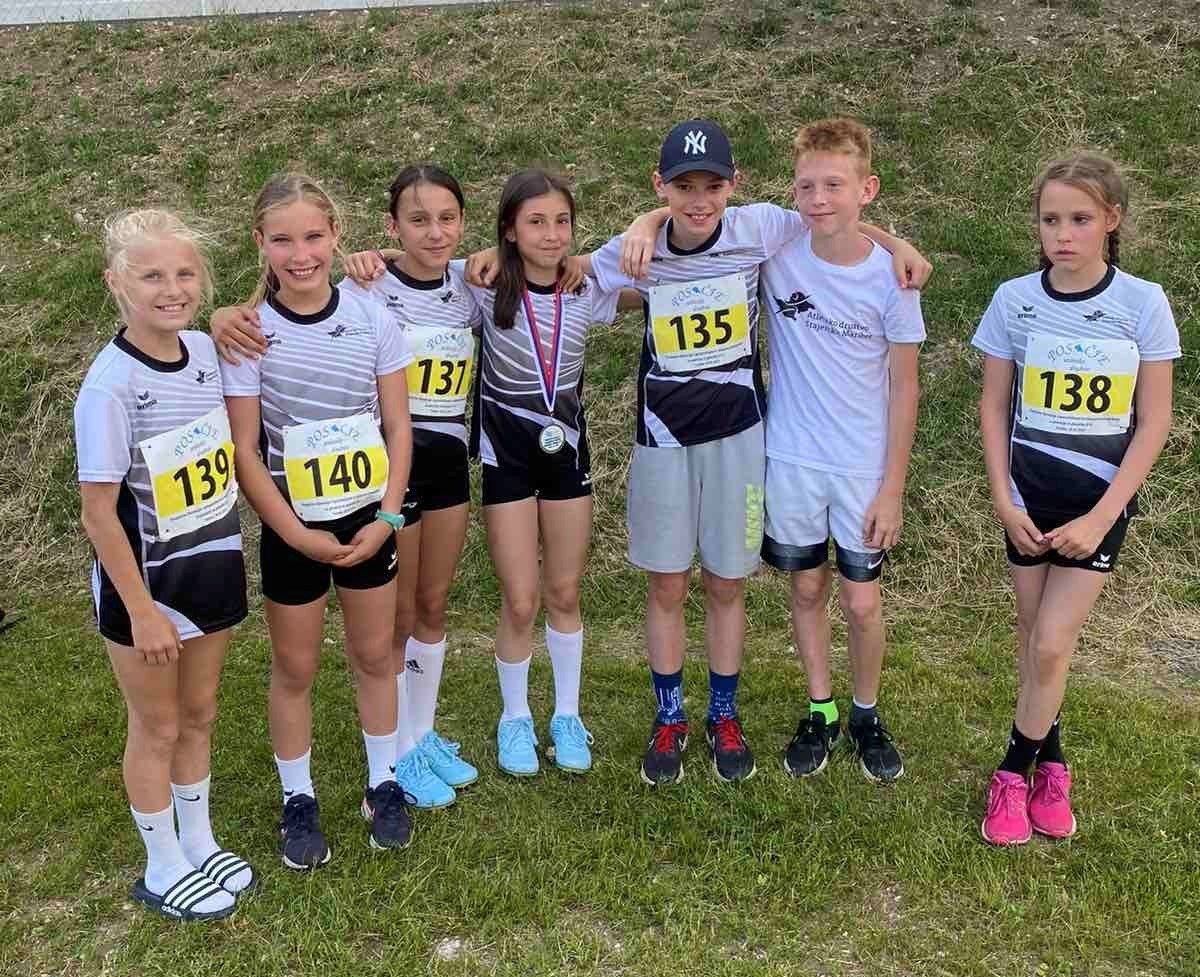 Dekleta U12 ekipne prvakinje v mnogoboju