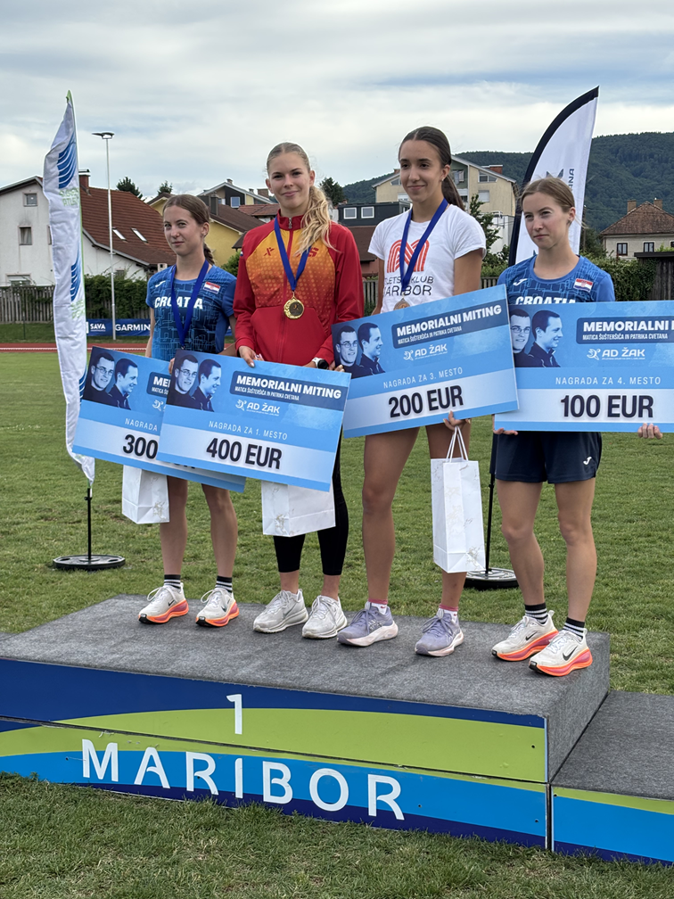 Maruša in Gaja odtekli normi