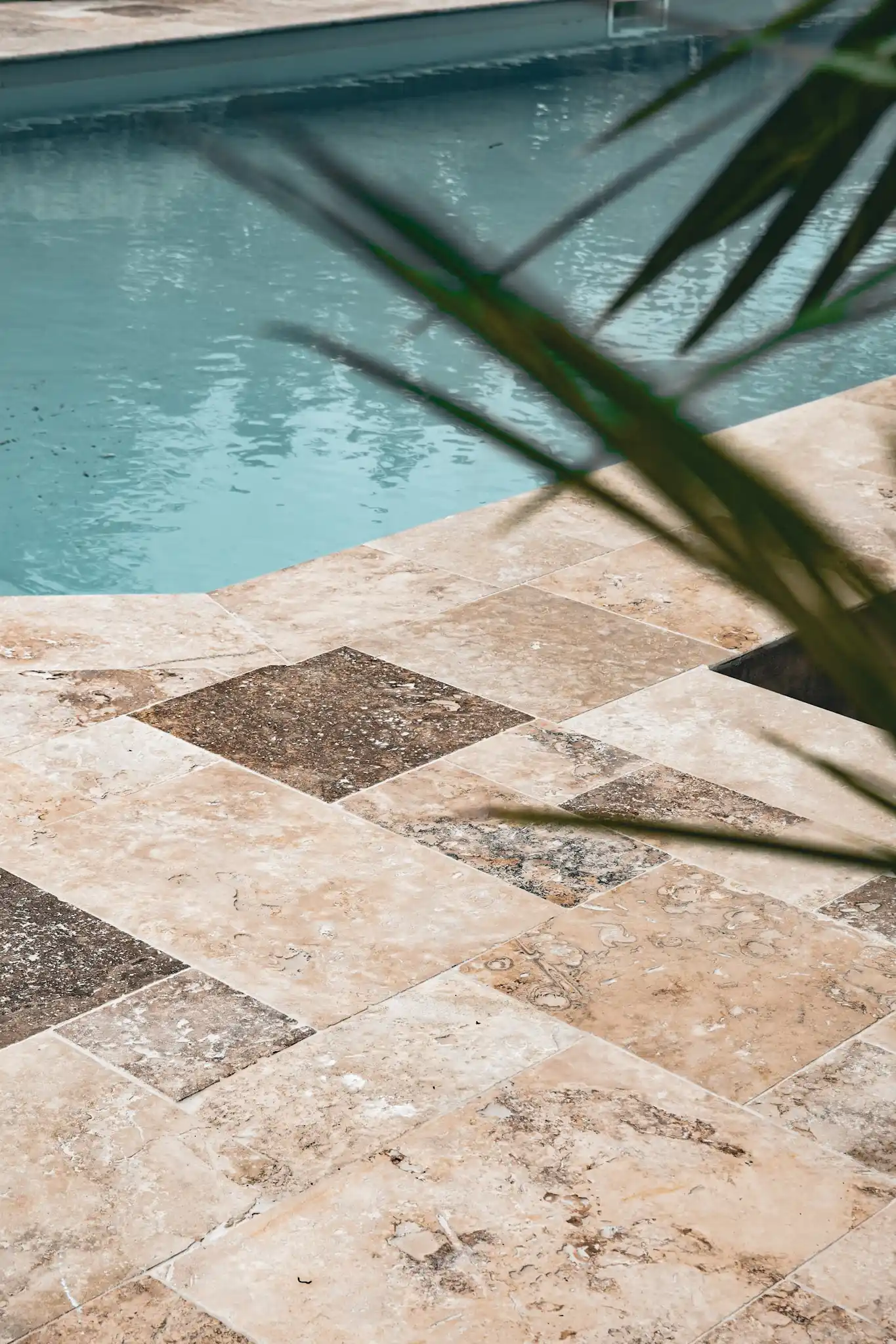 Conception d'une terasse avec une piscine