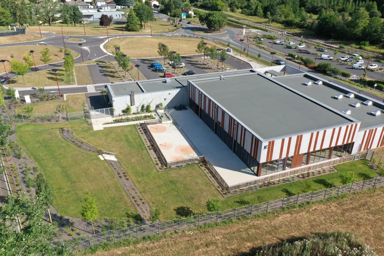 Entretiens jardin de la piscine de Niversac